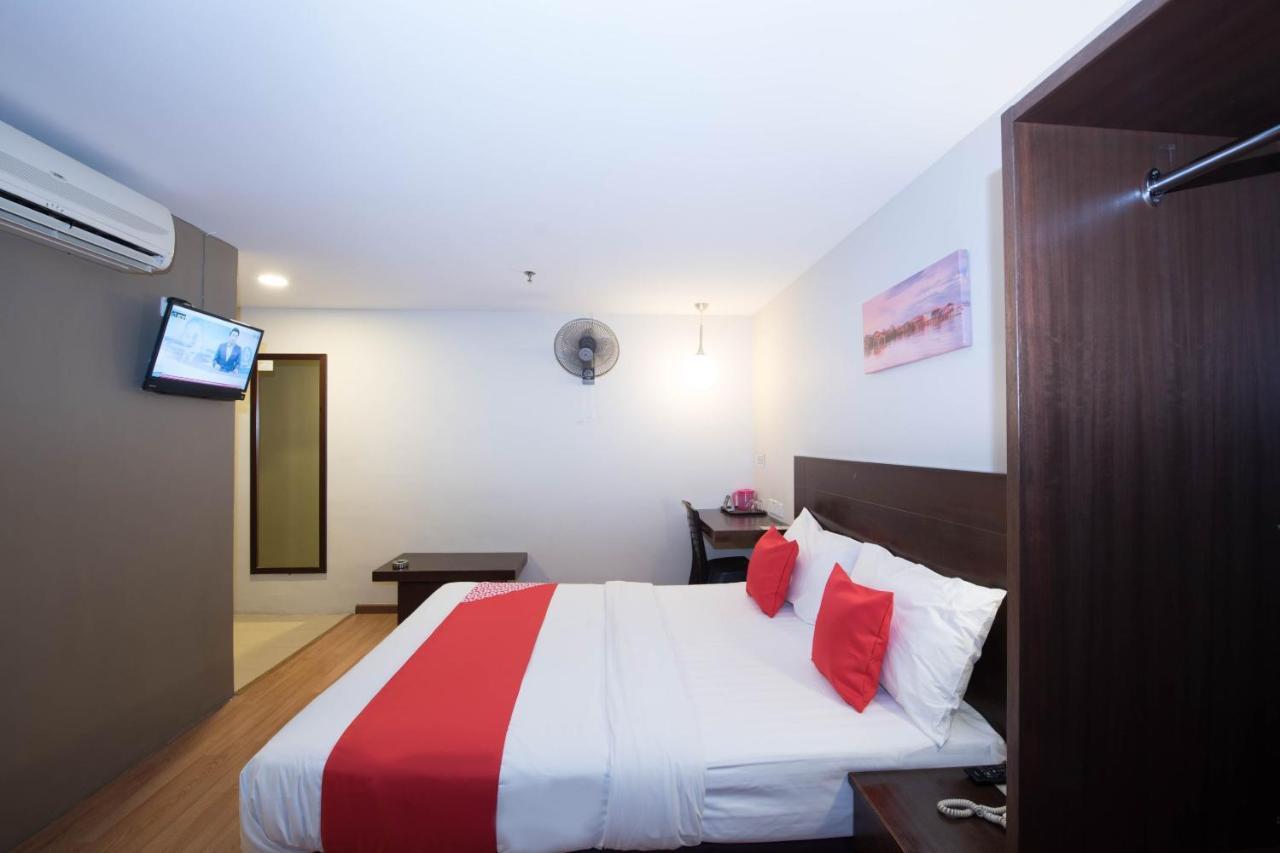Oyo 89421 Pp Island Hotel George Town Exterior foto