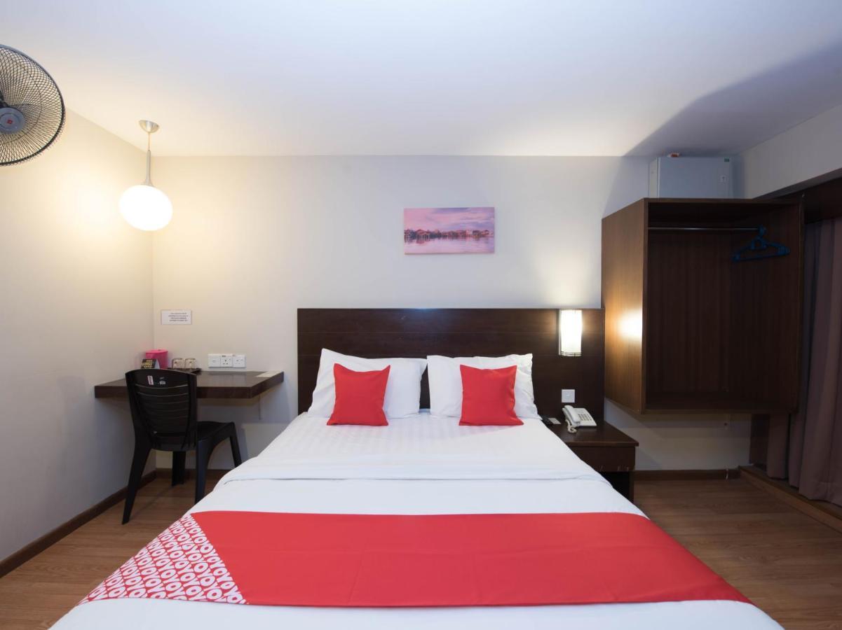 Oyo 89421 Pp Island Hotel George Town Exterior foto